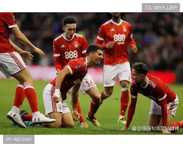 现场直击：曼市德比下半场，滕哈格换上麦克托米奈改打双塔，长传冲吊战术生效